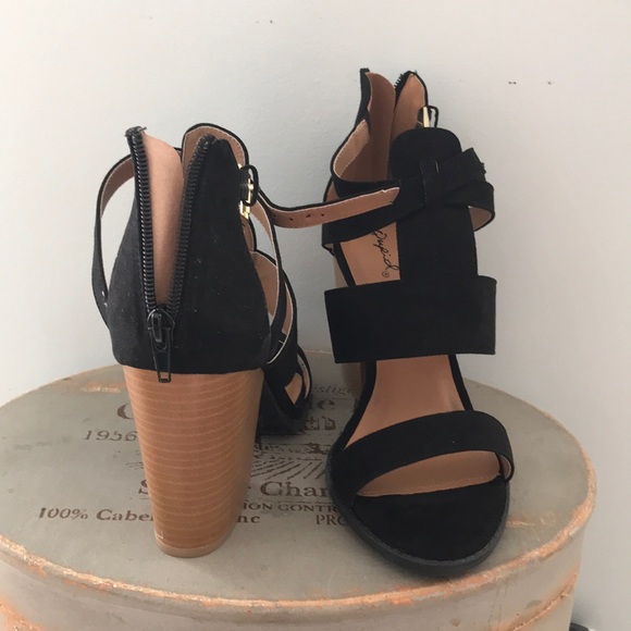 Qupid Sandals - Picture 3 of 3